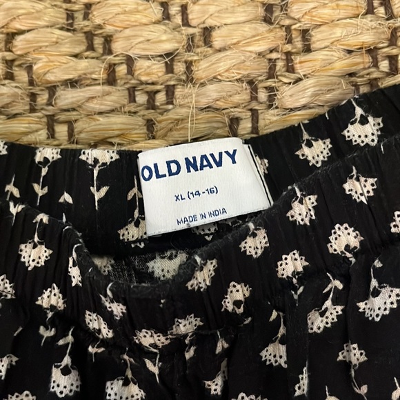 Old Navy Girls Shorts size XL 14-16 floral block print fabric. Like new - Picture 5 of 10